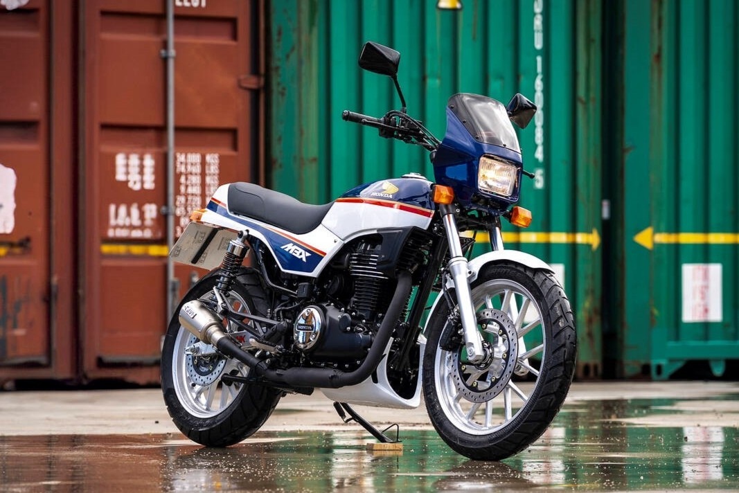 La Honda GB350S protagonista al Wheels and Waves 2025